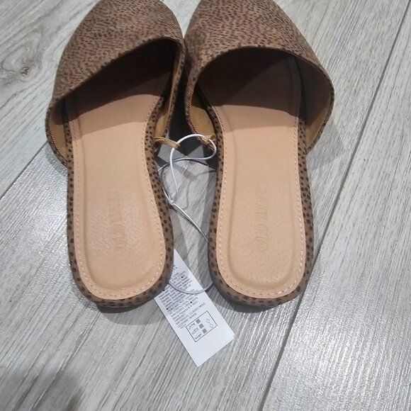Old Navy Slip-on  Color Brown, Size 7 - Picture 3 of 4